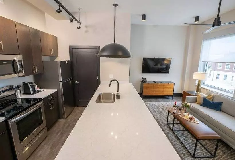 The Bee Hotel, Danville