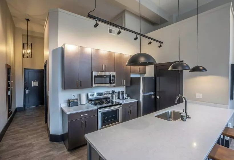 The Bee Hotel, Danville