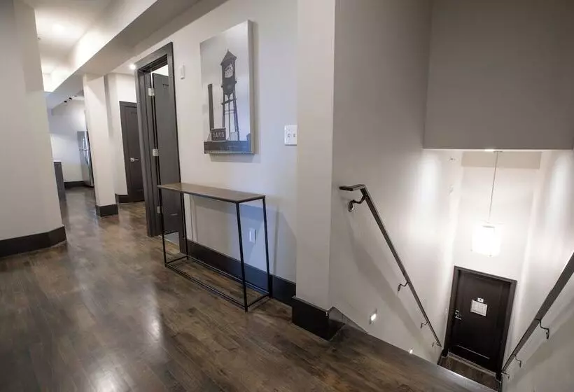 The Bee Hotel, Danville