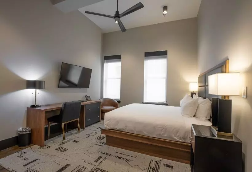 The Bee Hotel, Danville