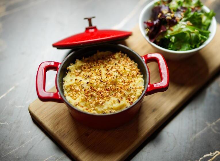 Logis Loire Hotel   Les Cocottes Restaurant