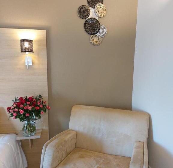 Logis Loire Hotel   Les Cocottes Restaurant