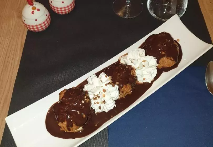 Logis Loire Hotel   Les Cocottes Restaurant