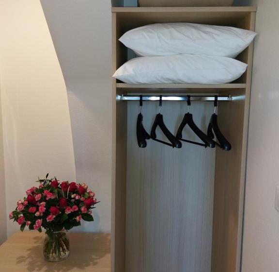 Logis Loire Hotel   Les Cocottes Restaurant