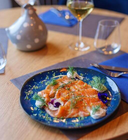 Logis Loire Hotel   Les Cocottes Restaurant