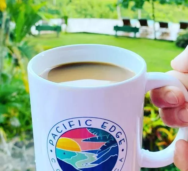 تختخواب و صبحانه Pacific Edge Eco Lodge