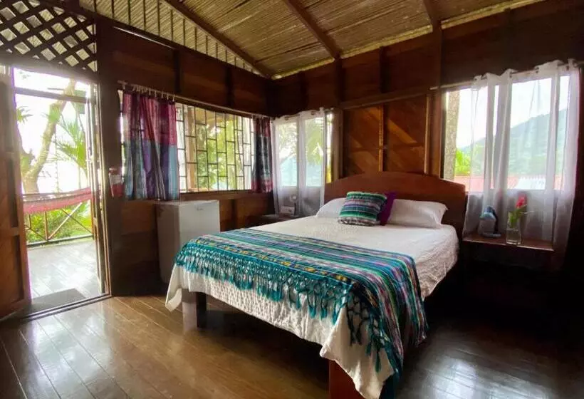 تختخواب و صبحانه Pacific Edge Eco Lodge