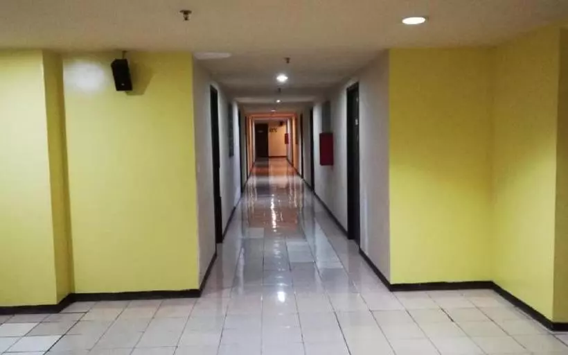 ホテル Apartement The Suite Metro By Prisma Utama