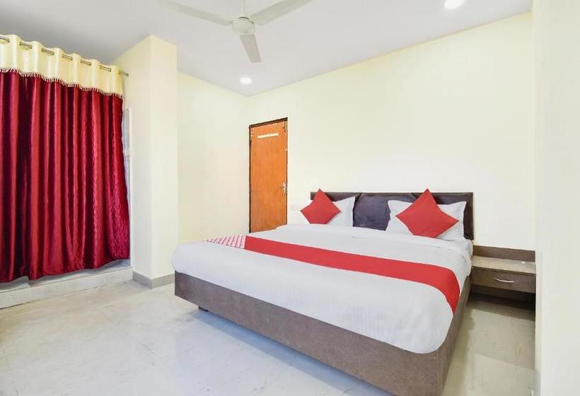 ホテル Oyo 45331  Sant Kripa