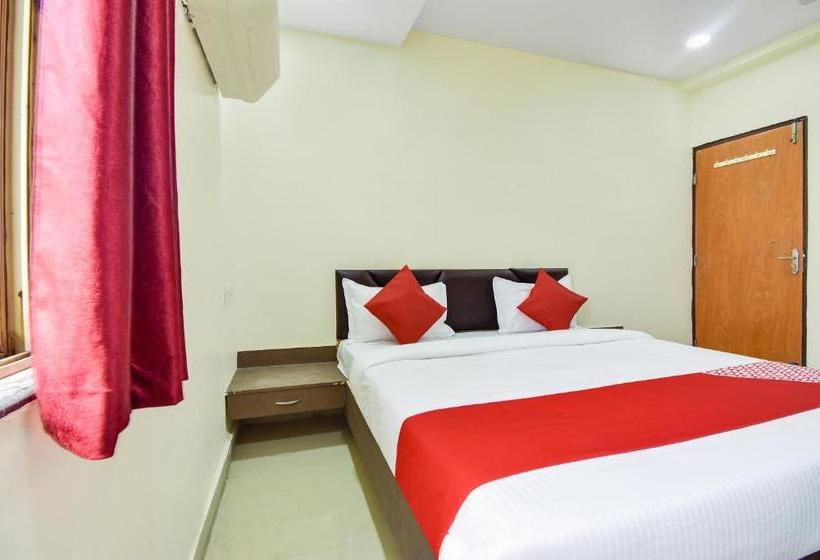 ホテル Oyo 45331  Sant Kripa