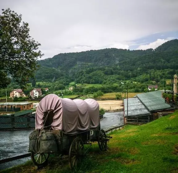پانسیون Maggie's Ranch