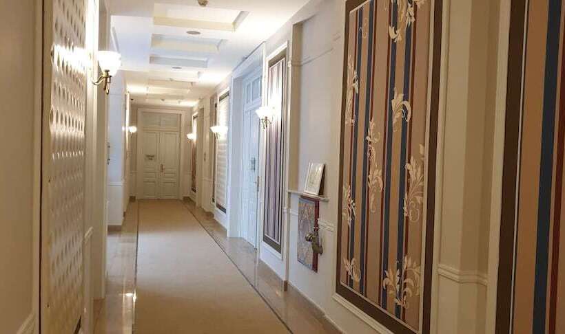 هتل Capsis Bristol Boutique