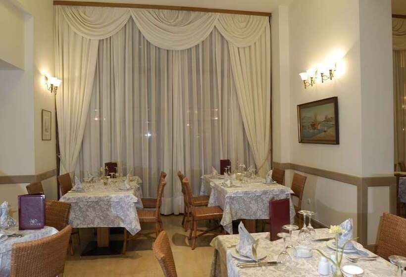 هتل Capsis Bristol Boutique