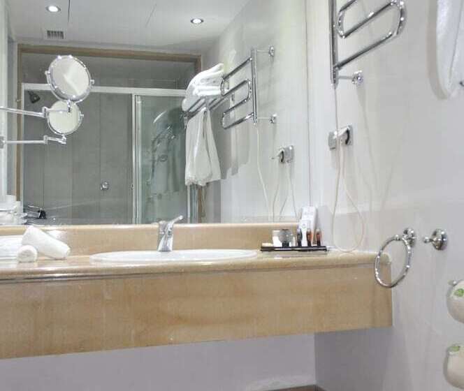 هتل Capsis Bristol Boutique