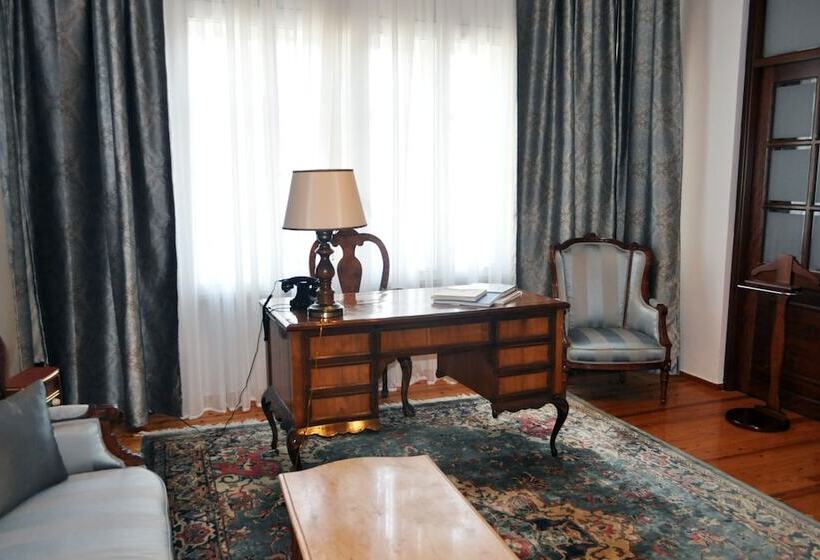 هتل Capsis Bristol Boutique