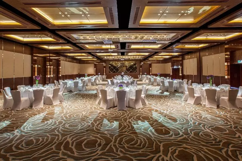 هتل Crowne Plaza Dubai Festival City