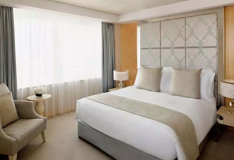 هتل Crowne Plaza Dubai Festival City