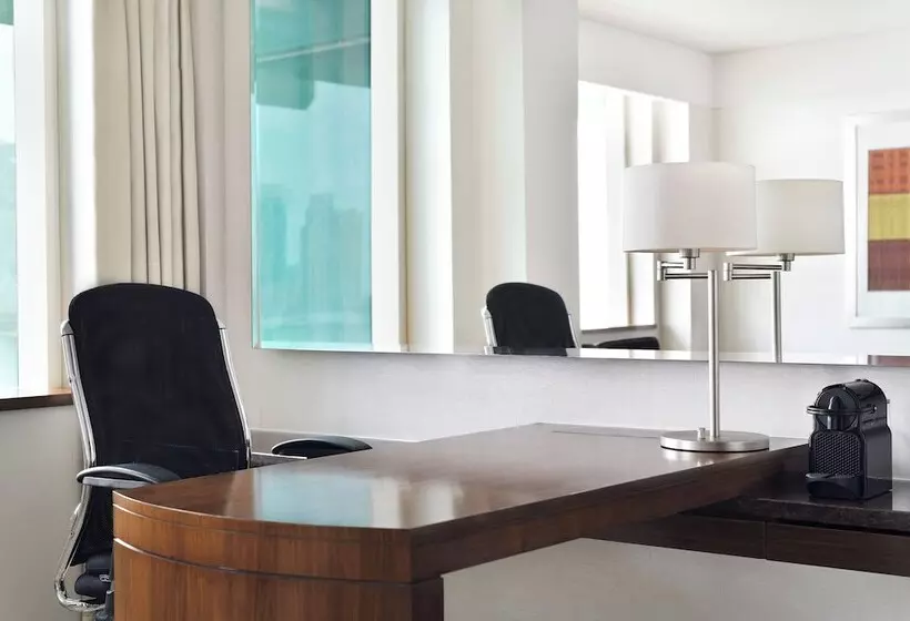 هتل Crowne Plaza Dubai Festival City