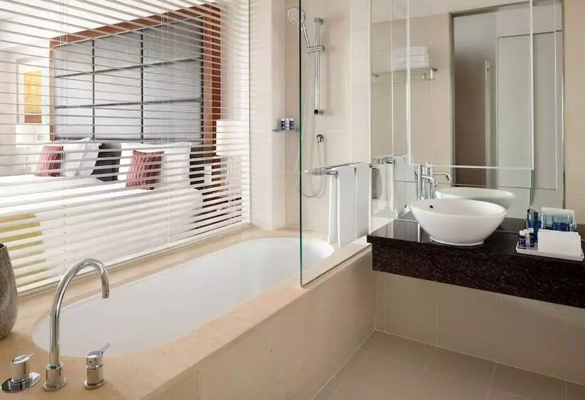 هتل Crowne Plaza Dubai Festival City