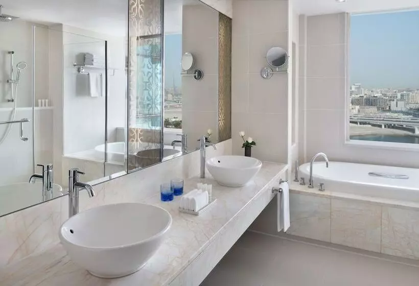 هتل Crowne Plaza Dubai Festival City