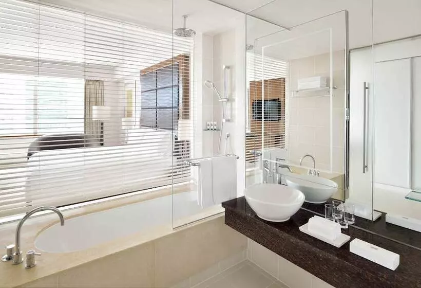 هتل Crowne Plaza Dubai Festival City