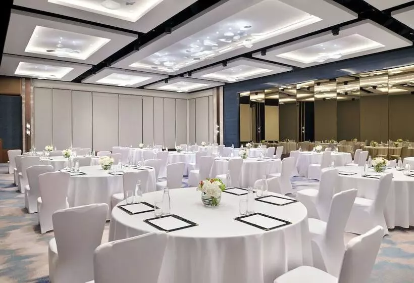 هتل Crowne Plaza Dubai Festival City