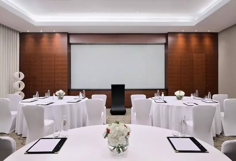 هتل Crowne Plaza Dubai Festival City