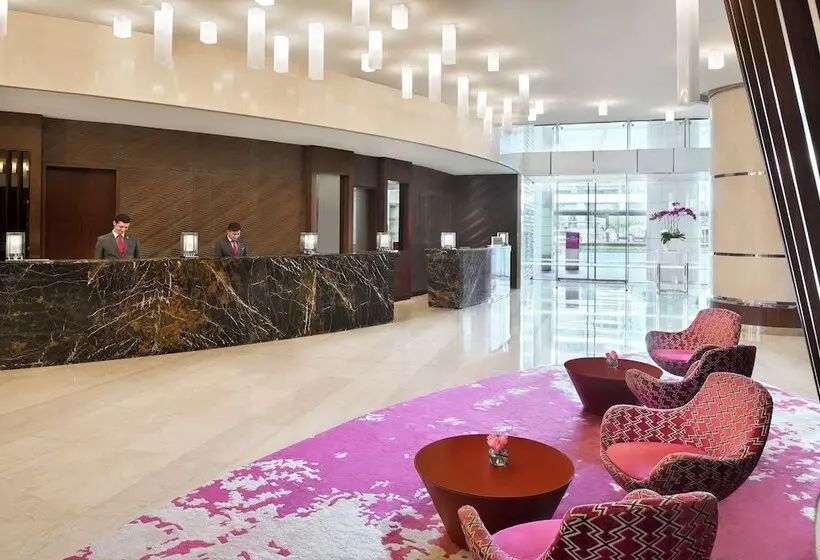 هتل Crowne Plaza Dubai Festival City