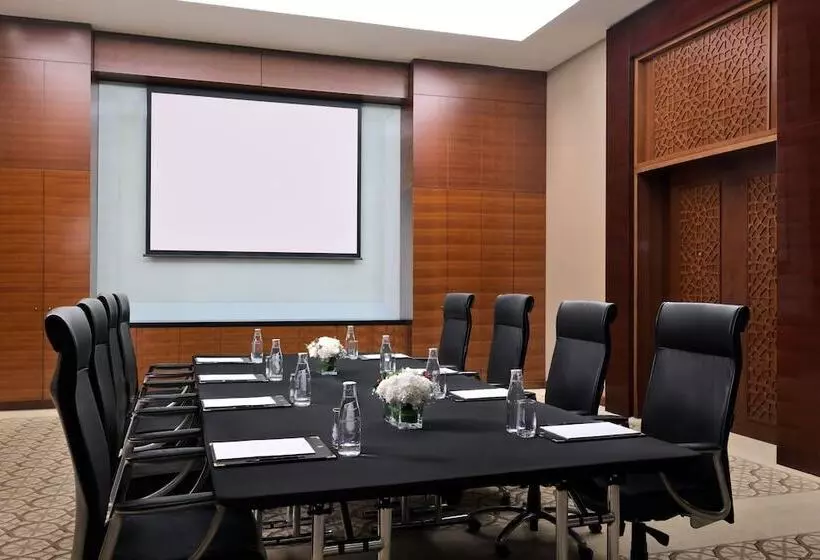 هتل Crowne Plaza Dubai Festival City