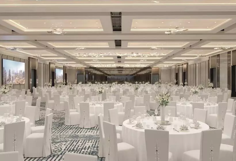 هتل Crowne Plaza Dubai Festival City