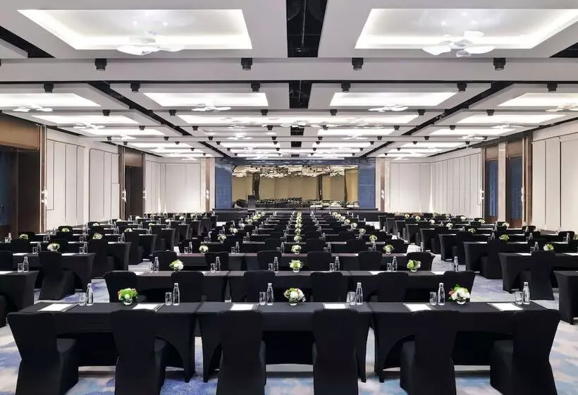 هتل Crowne Plaza Dubai Festival City