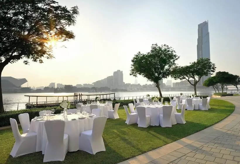 هتل Crowne Plaza Dubai Festival City