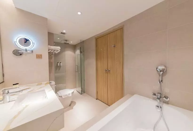 Glenmarie Hotel & Golf Resort