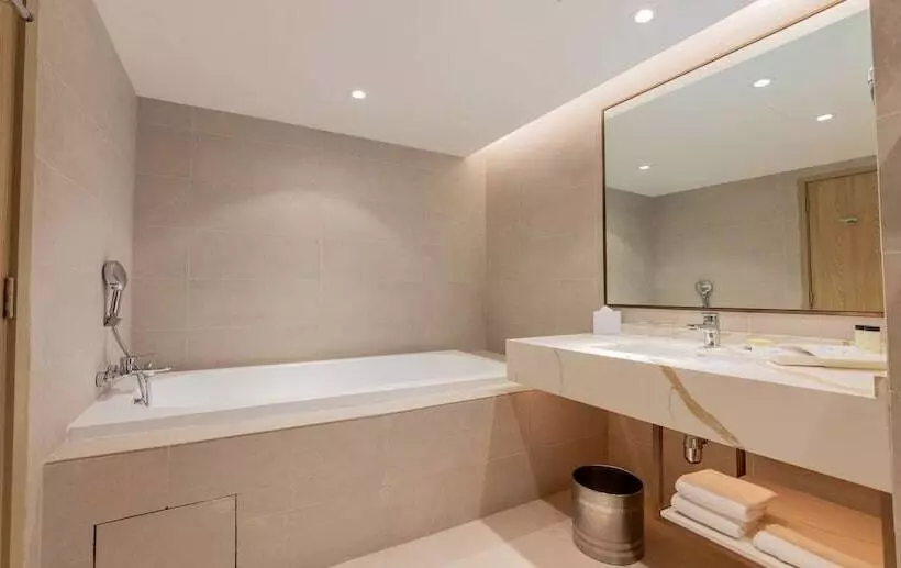 Glenmarie Hotel & Golf Resort