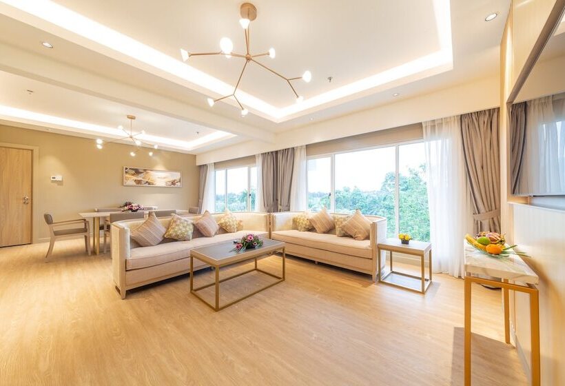 Glenmarie Hotel & Golf Resort