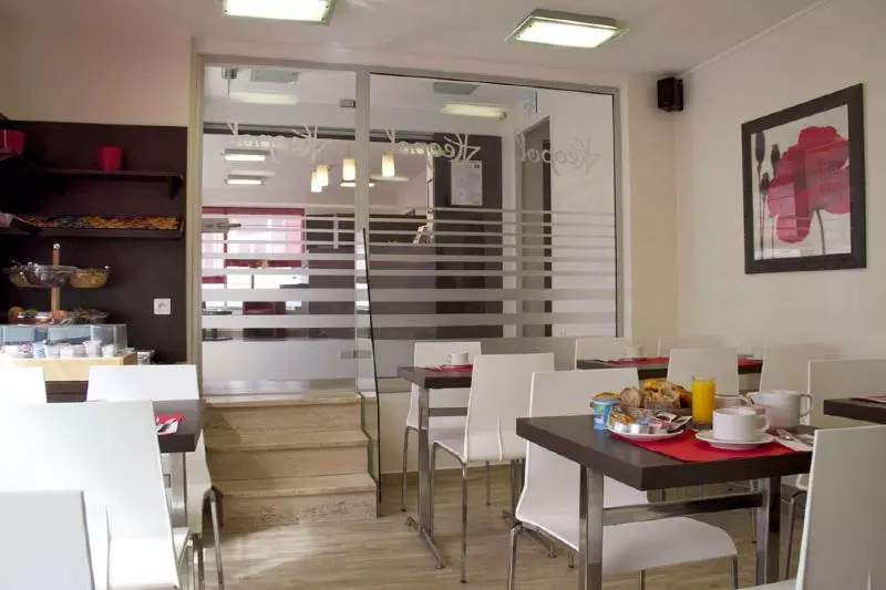 Отель Moka Hôtel