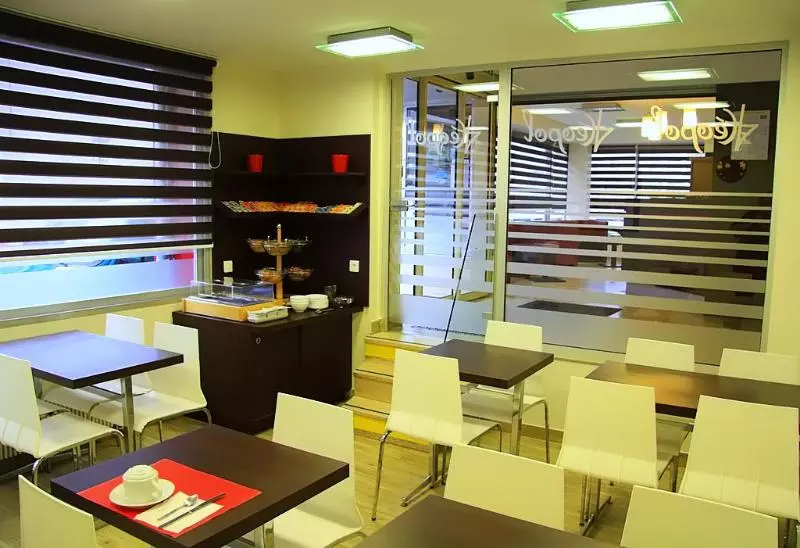 Отель Moka Hôtel