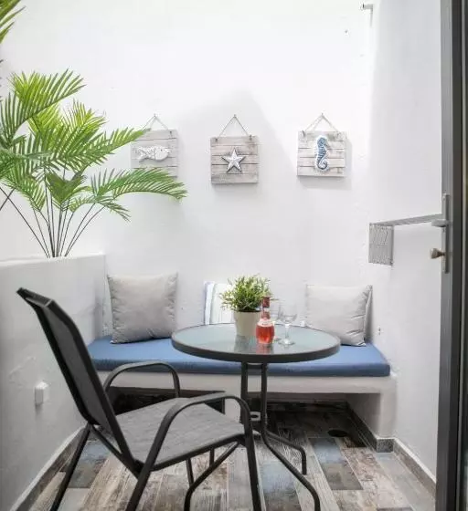 Hotelli Naxos Petite Studios