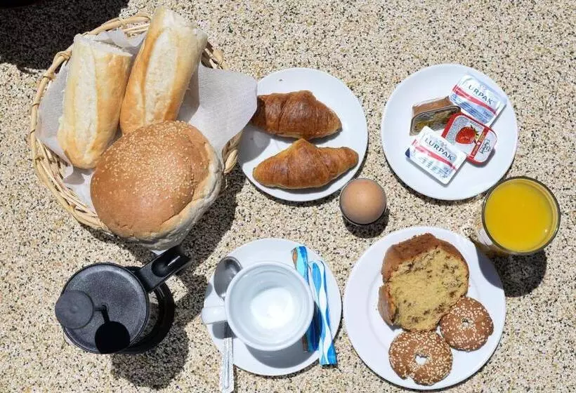 Hotelli Naxos Petite Studios