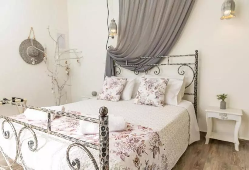 Hotelli Naxos Petite Studios