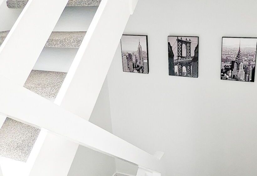 فندق Outfield Homes