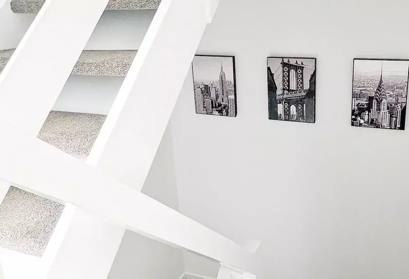 Hotelli Outfield Homes