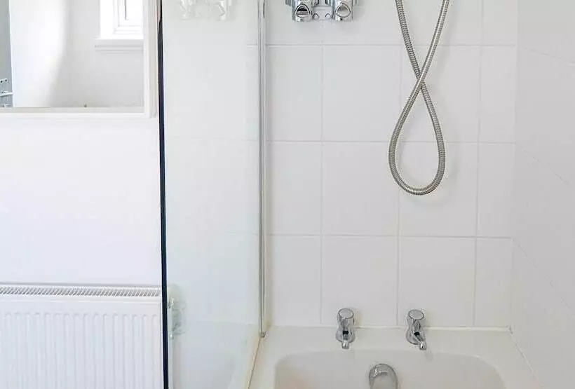 Hotelli Outfield Homes