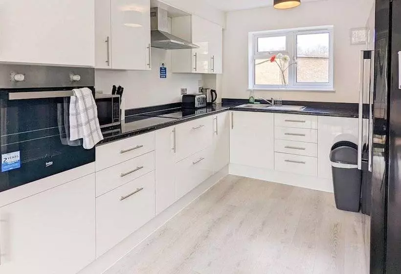 Hotelli Outfield Homes