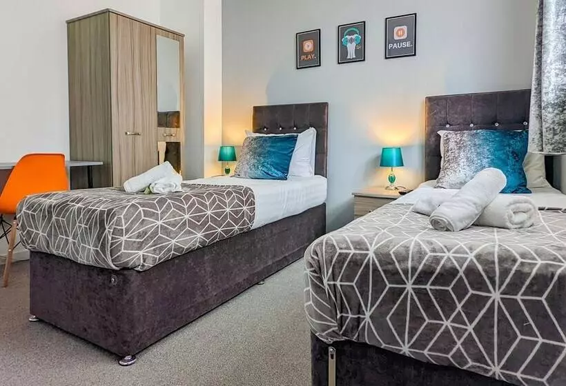 Hotelli Outfield Homes