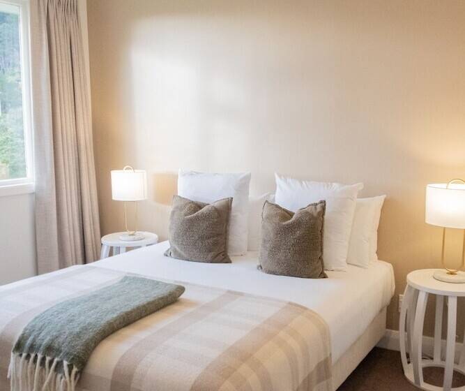 Отель Silverstream Retreat