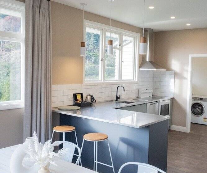 Отель Silverstream Retreat