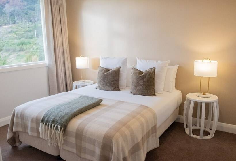 Отель Silverstream Retreat