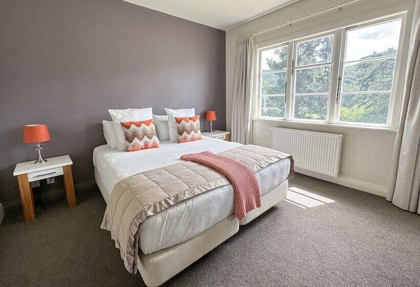 Отель Silverstream Retreat