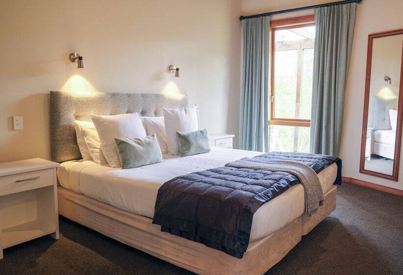 Отель Silverstream Retreat